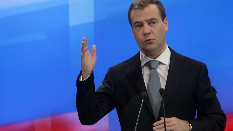 Dimitri Medwedew auf seiner ersten großen Pressekonferenz.