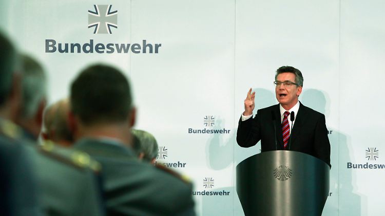 De Maiziere setzt sich für eine radikale Reform ein.