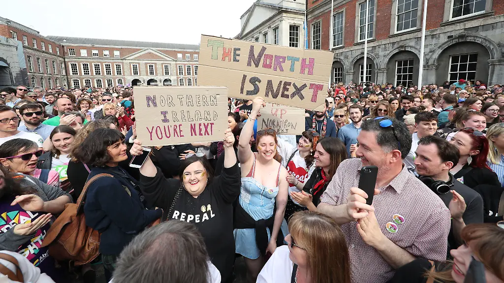 Aktivisten-argumentieren-die-bestehende-Regelung-in-Nordirland-kriminalisiere-die-Frauen-und-setze-sie-unmenschlichen-und-erniedrigenden-Behandlungen-aus