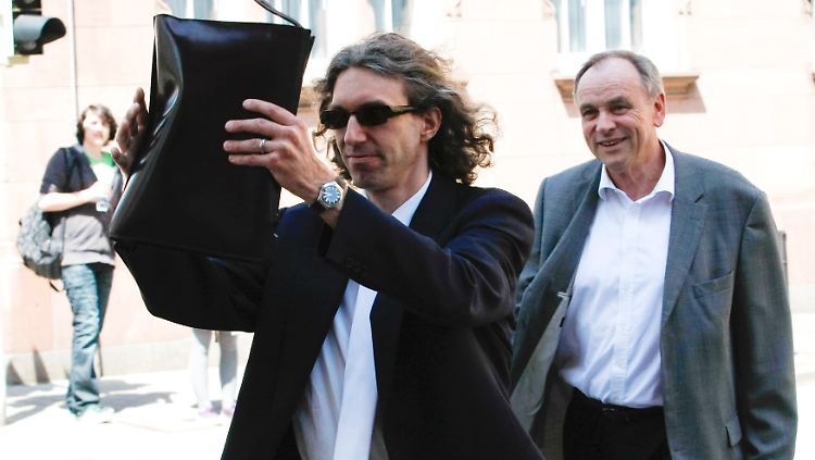Die Staatsanwälte Lars-Torben Oltrogge (l.) und Oskar Gatner (r.) wissen, dass das Opfer in einigen Punkten gelogen hat.