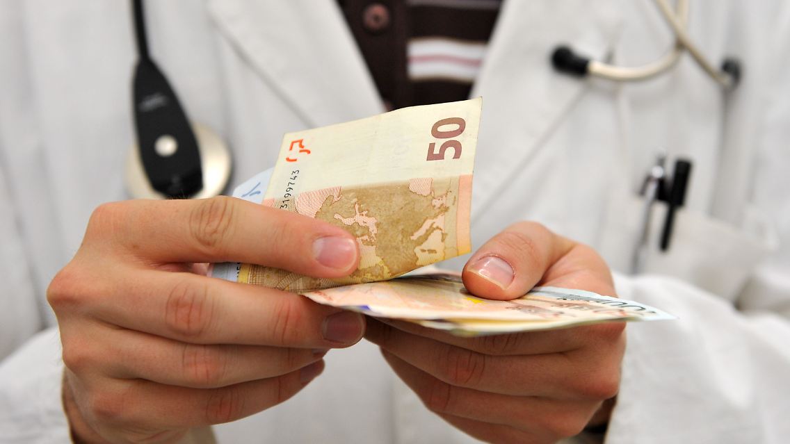 Viele Patienten bezahlen selbst für Leistungen, die auch die Kasse übernehmen würde.