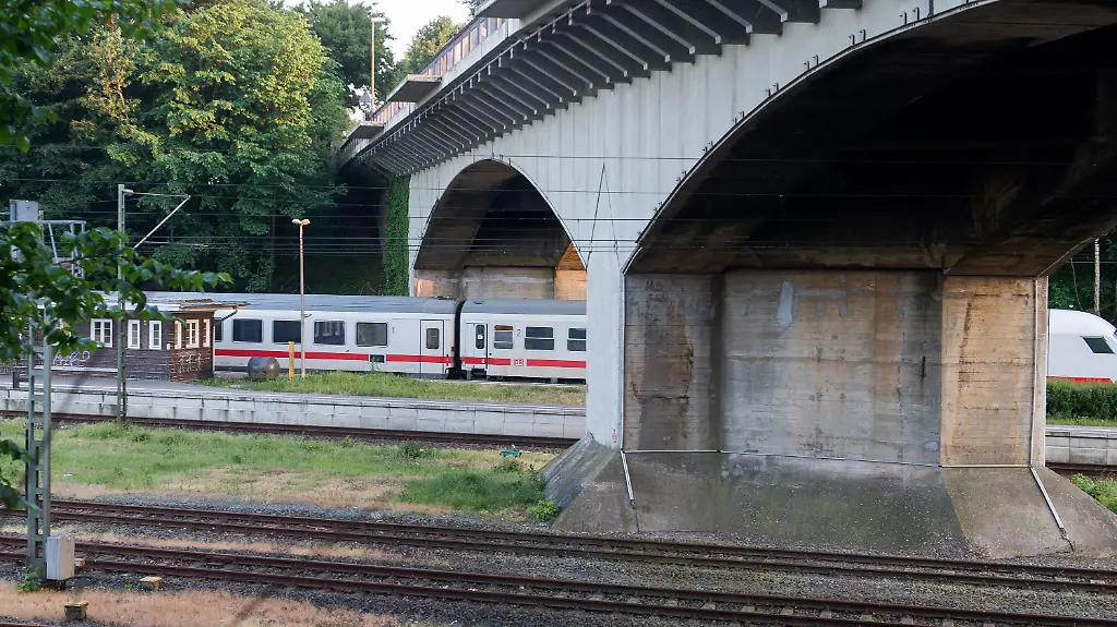 25c712cd4a1e7be92fea0ab292fd9227