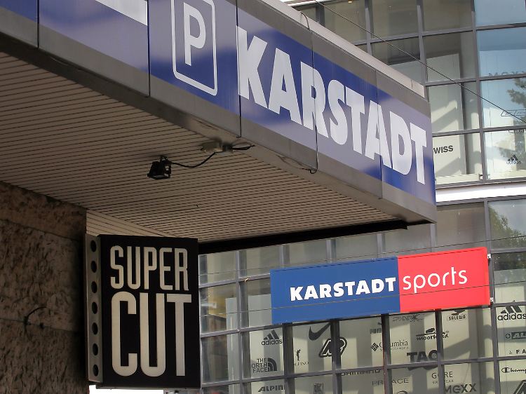 Karstadt verdient wieder Geld.