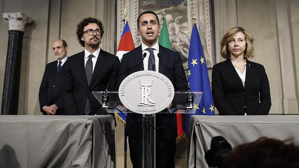 Es-gibt-internationale-Fristen-die-uns-dazu-zwingen-uns-zu-beeilen-sagt-Di-Maio-Mitte-nach-seinem-Gespraech-mit-dem-Praesidenten-Mattarella
