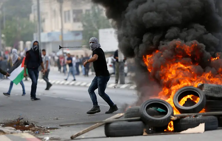 7ac485616dba83d14ab4cd09a02ca0be