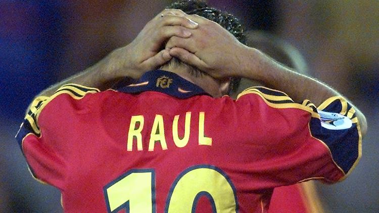 Möglicherweise darf sich Raul das Nationaltrikot bald wieder überstreifen.