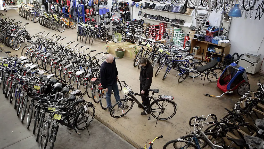 Archivbild-Fahrradhaendler-in-Duesseldorf