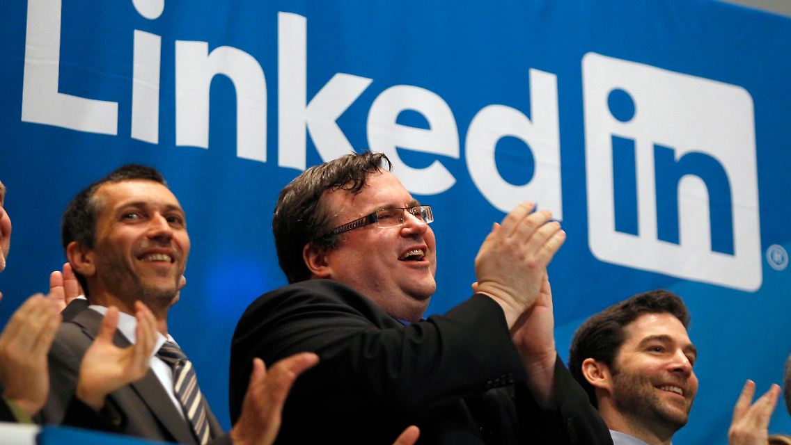 Linkedin-Gründer Reid Hoffman (Mitte) ist schier aus dem Häuschen.