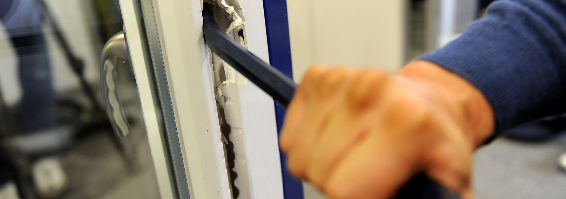 Mit Geschicklichkeit kommen Einbrecher nicht immer weiter, mit roher Gewalt oft schon.