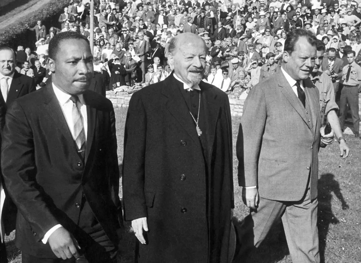 d541548fc568cd4fb8ad7a72e10c5692