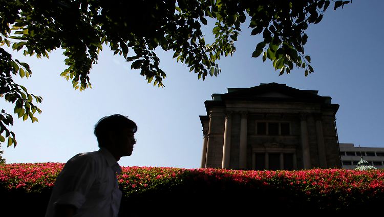 Die Bank of Japan stellt trotz der Wirtschaftskrise im Zuge des Jahrhundertbebens vorerst keine weiteren Konjunkturhilfen in Aussicht. 
