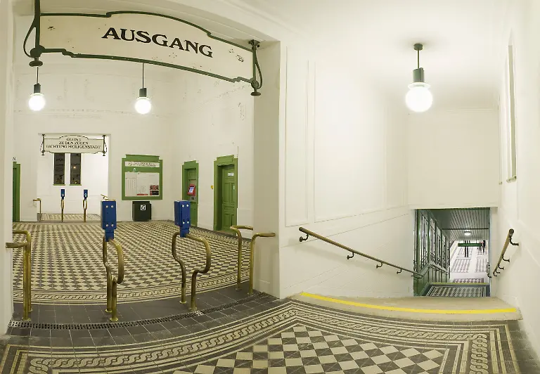 Stadtbahnstation-Schoenbrunn-1