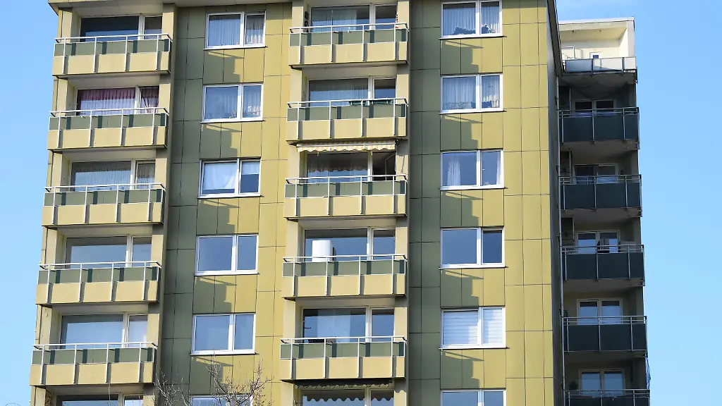 b069004505f00204077ea93a51909a38