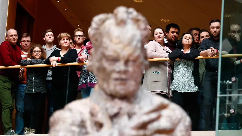 b9b26d00ff5990d7883bc804a42d0916