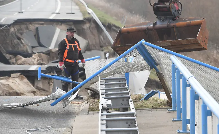 ae075d0469376d8c4fc7c2f30c6596d1