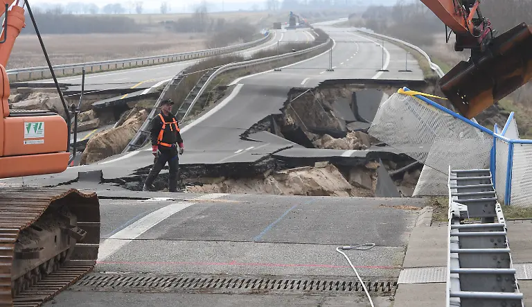 bb2f10d7786a5bf3061bfdbb85f5d61a