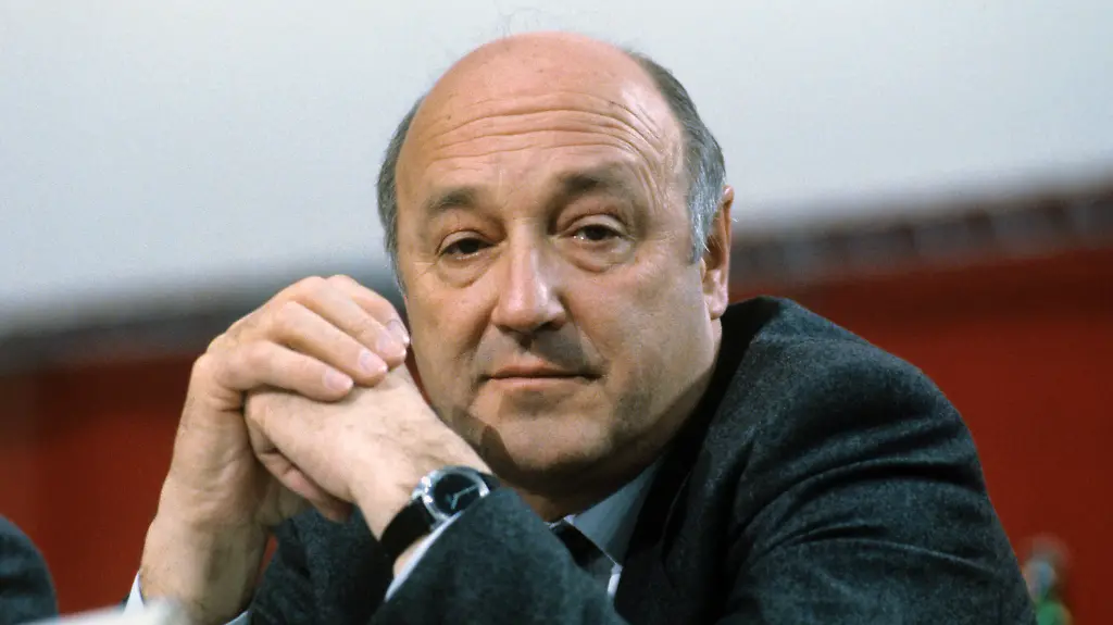 43952c1df448823e51287ac982bf9616