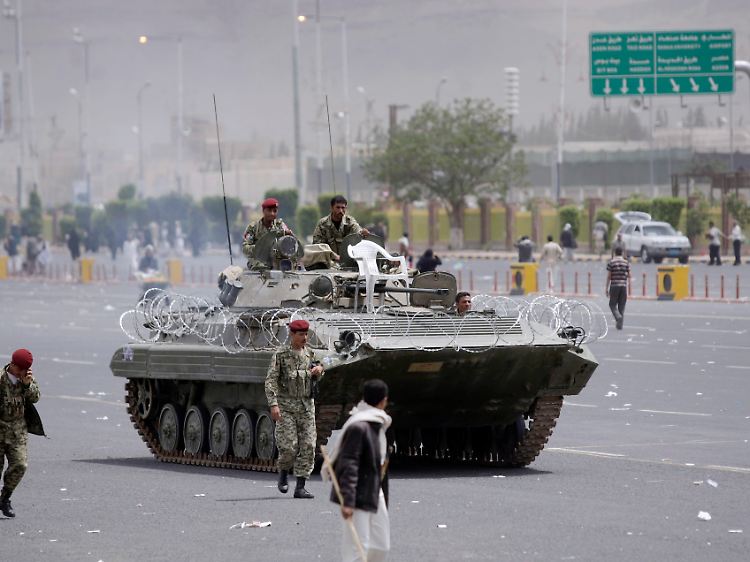 In Sanaa rollten nach Salehs Ansprache Panzer.