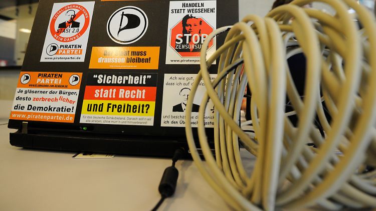 Nichts geht mehr: Laptop eines Piratenaktivisten beim Bundesparteitag in Heidenheim am 14. Mai.