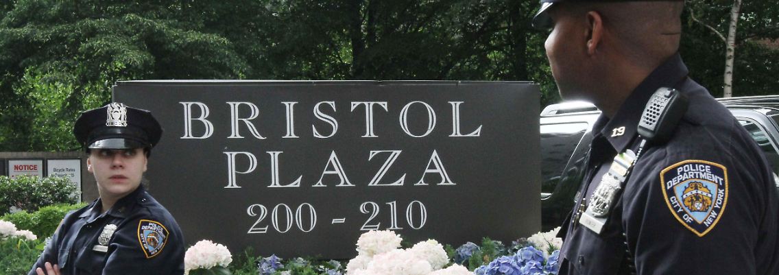 Offiziell bestätigt ist es nicht, aber am Bristol Plaza soll sich Dominique Strauss-Kahn nach seiner Freilassung aufhalten, heißt es.