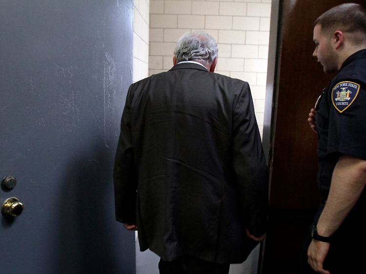Gegen eine Kaution tauscht Strauss-Kahn sein Gefängnis gegen eine Wohnung in New York ein.