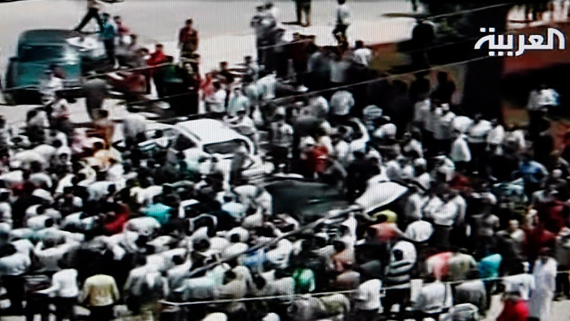Bilder des Fernsehsenders Al Arabiya sollen Proteste in Syrien zeigen.