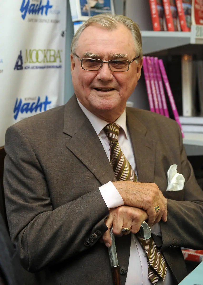 03ff5f7dc2134b70a87bf752165b624d