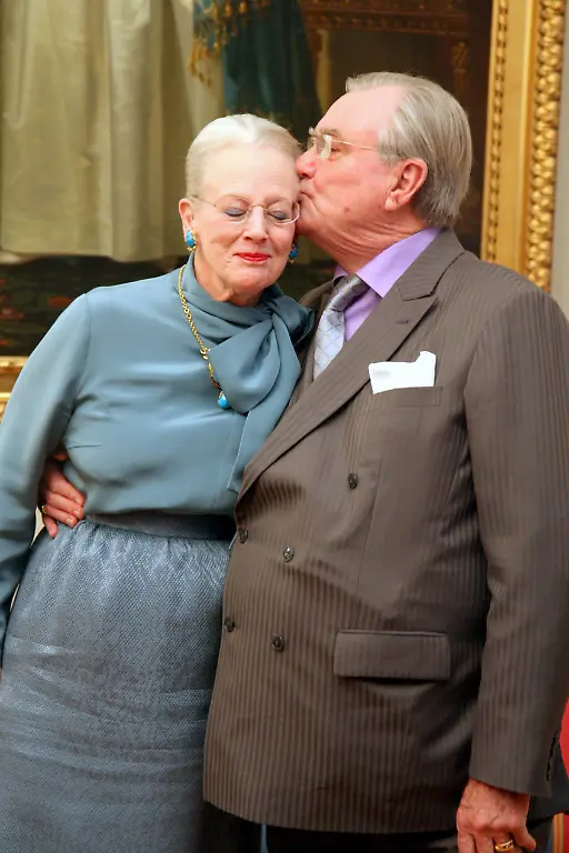 27ca5502843bf5df03fd81c6b8e0b300