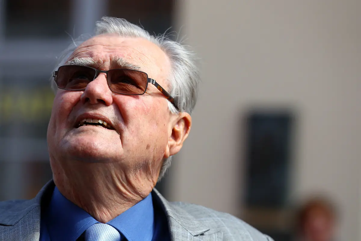 d06c89bf7b4d335b95a5db4e2f792423