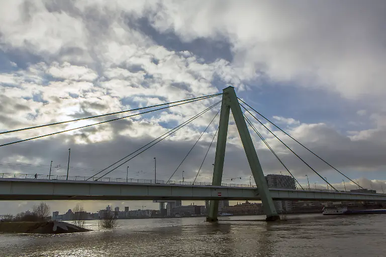 1bb3c1bff4c654e32a3cf03e79945b39