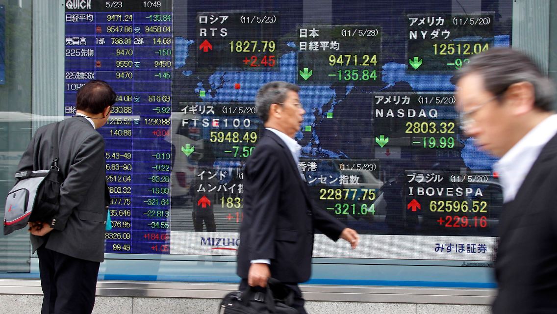 Überwiegend Minuszeichen zum Wochenausklang in Tokio.