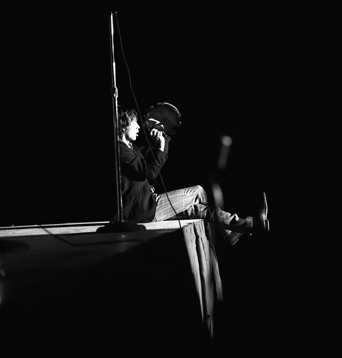 BREAKING-STONES-P234-PHOTOGRAPH-BY-GERED-MANKOWITZ-BOWSTIR-Ltd-2016-Mankowitz-com