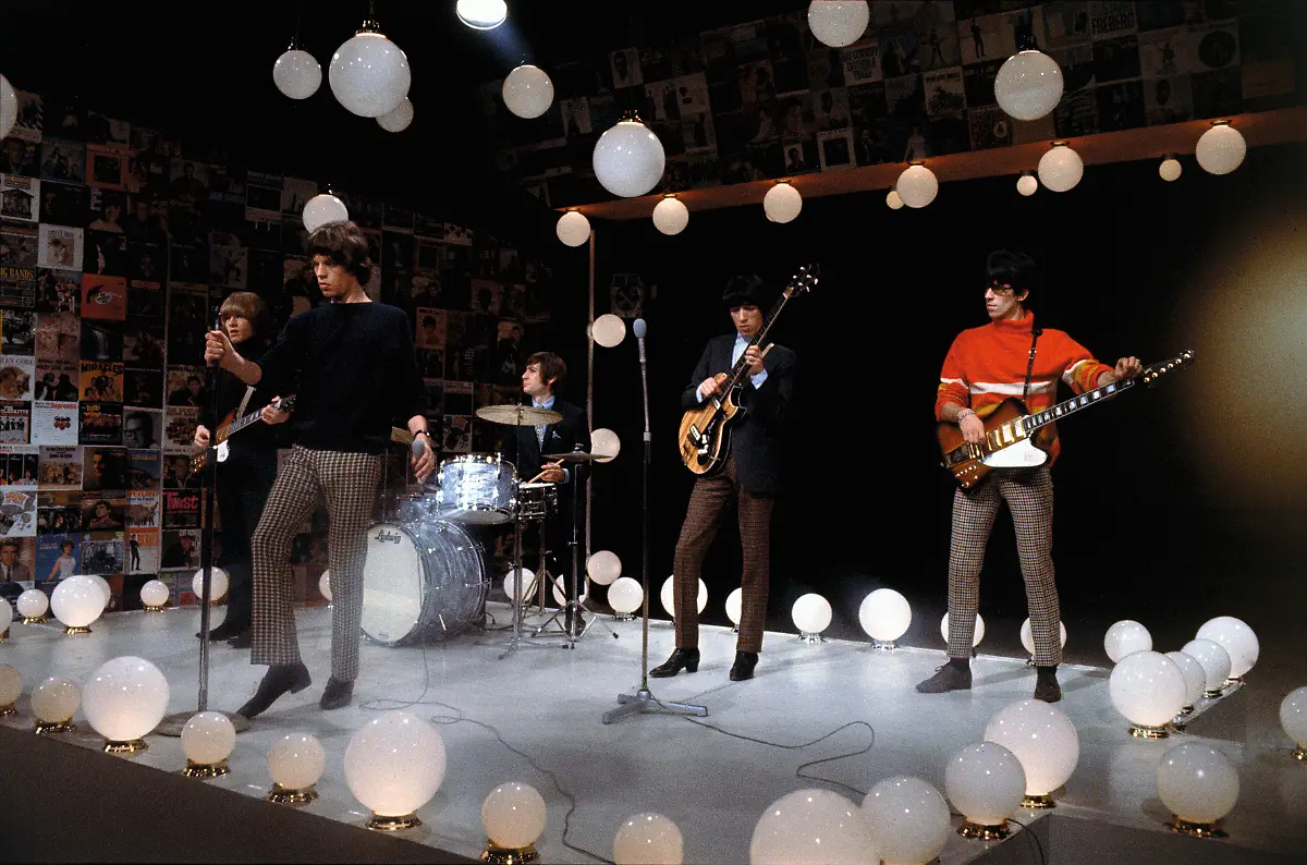 BREAKING-STONES-P186-PHOTOGRAPH-BY-GERED-MANKOWITZ-BOWSTIR-Ltd-2016-Mankowitz-com