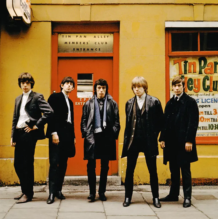 BREAKING-STONES-P24-25-Iconic-Images-Terry-O-Neill