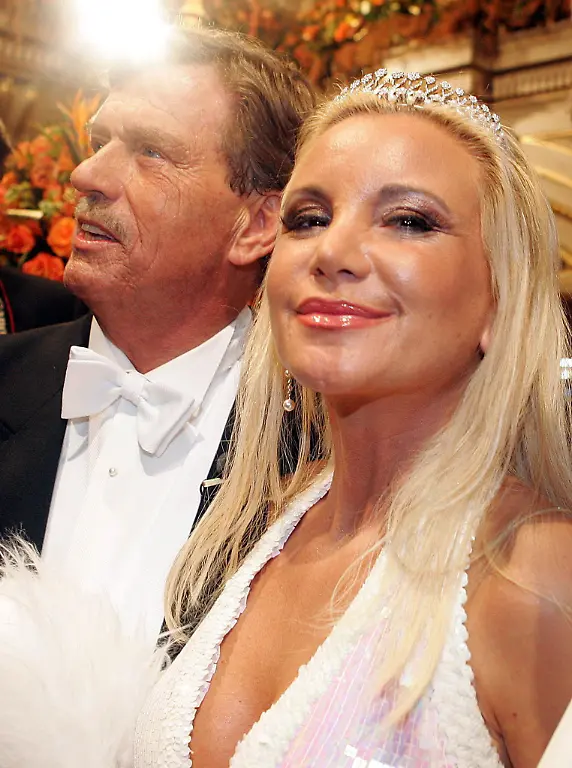 7561606