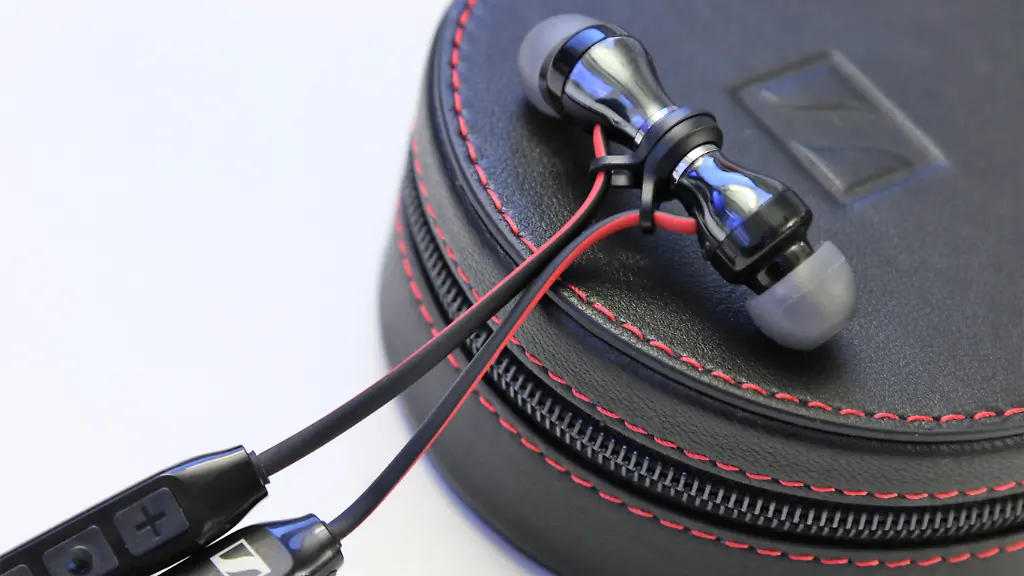 Sennheiser-Momentum-Free-1