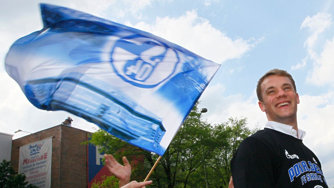 Spielt Manuel Neuer unter der Schalke-Flagge?