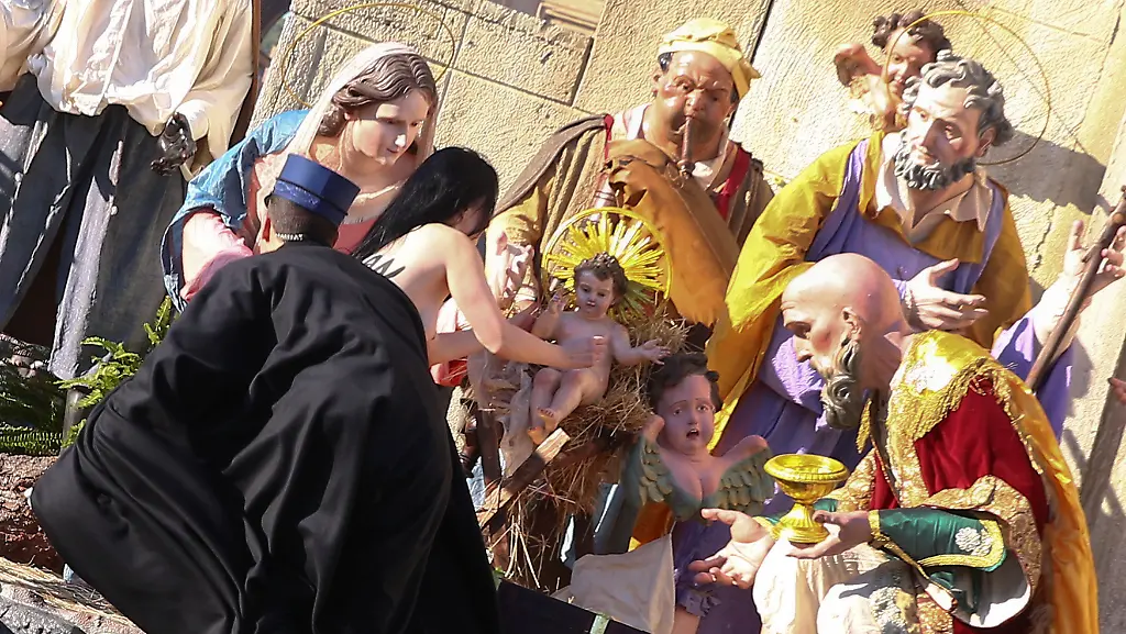 9155baa0c41a42b94e2e5f42e17b8e34