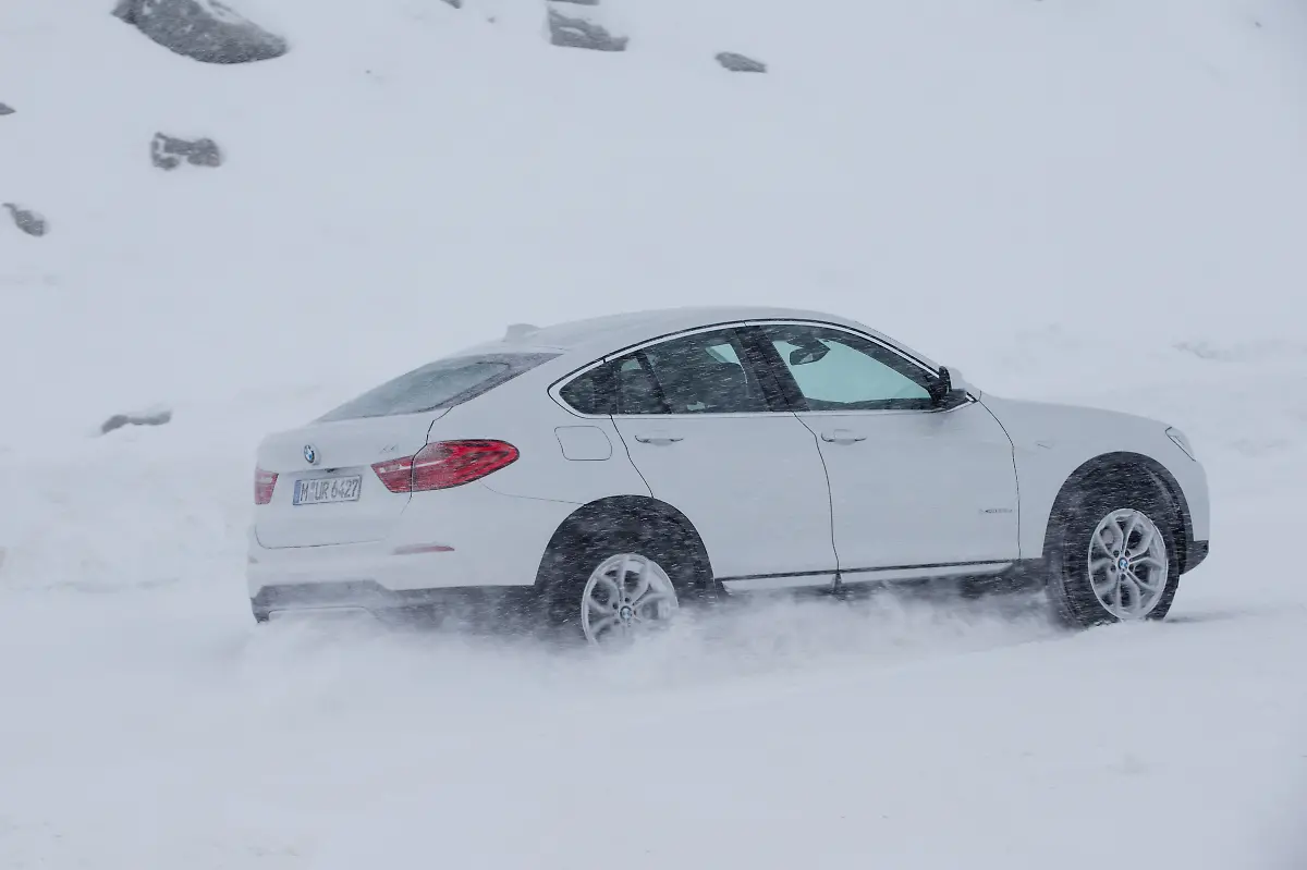 P90207443-highRes-the-bmw-x4-12-2015