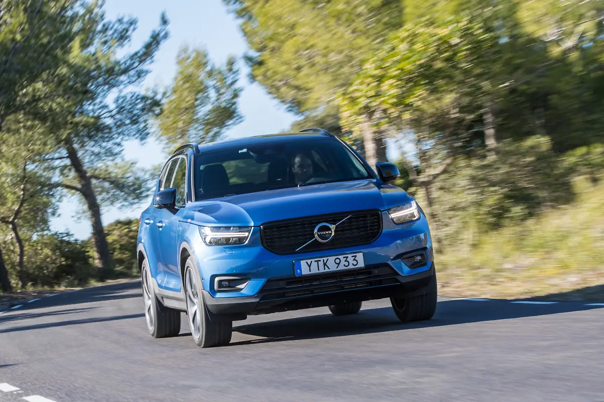 217103-Volvo-XC40