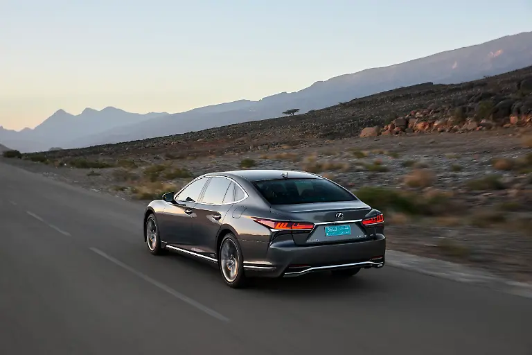 133-Lexus-LS500h-Manganese-dynamic