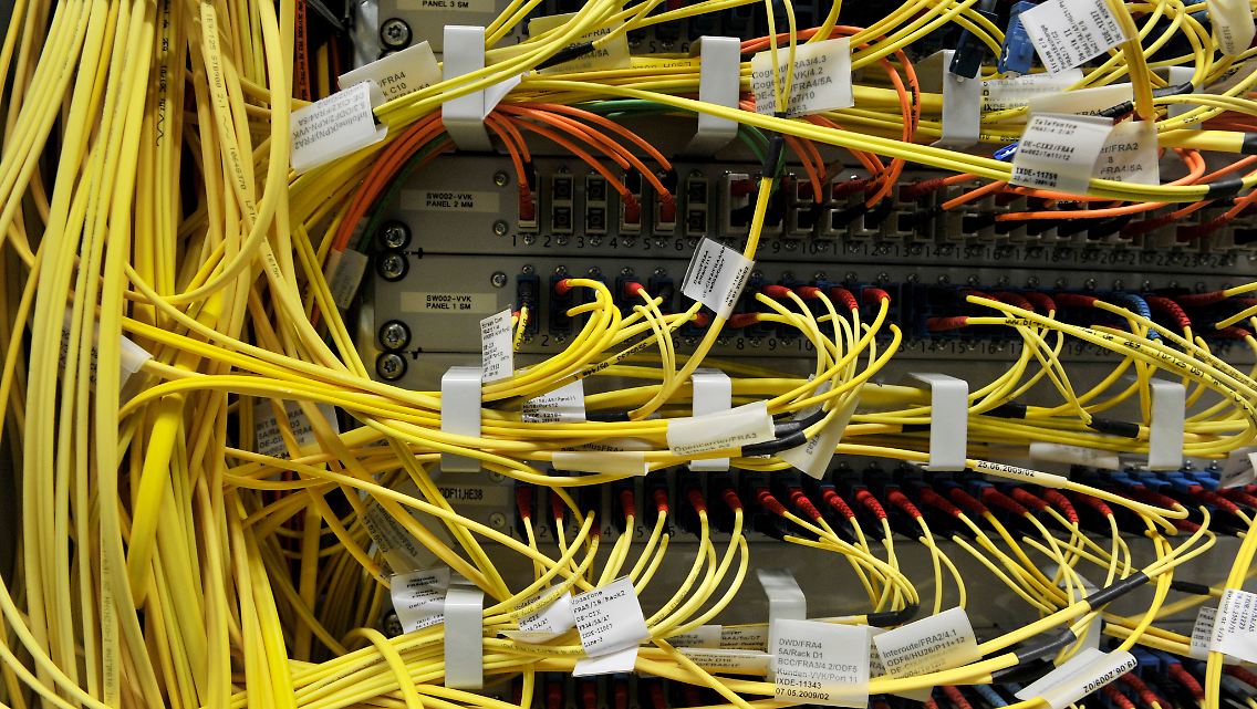 Ohne Kabelsalat: Die Daten werden per Laserstrahl übertragen.