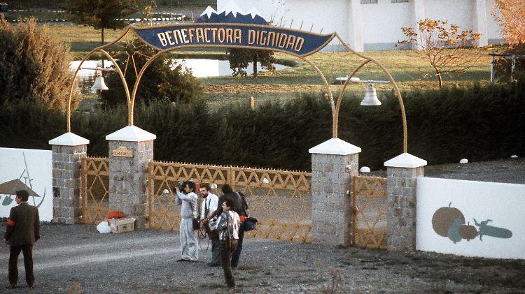 Haupttor der Siedlung  "Colonia Dignidad" im Jahr 1988.