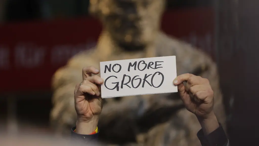 07e3fc2f56b342280d762daf43b22d55