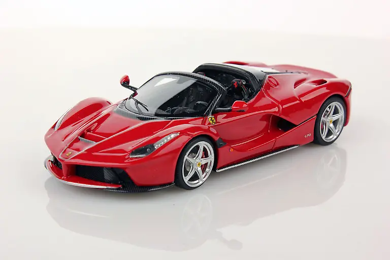 Ferrari-LaFerrari-Aperta-1-43-red-01