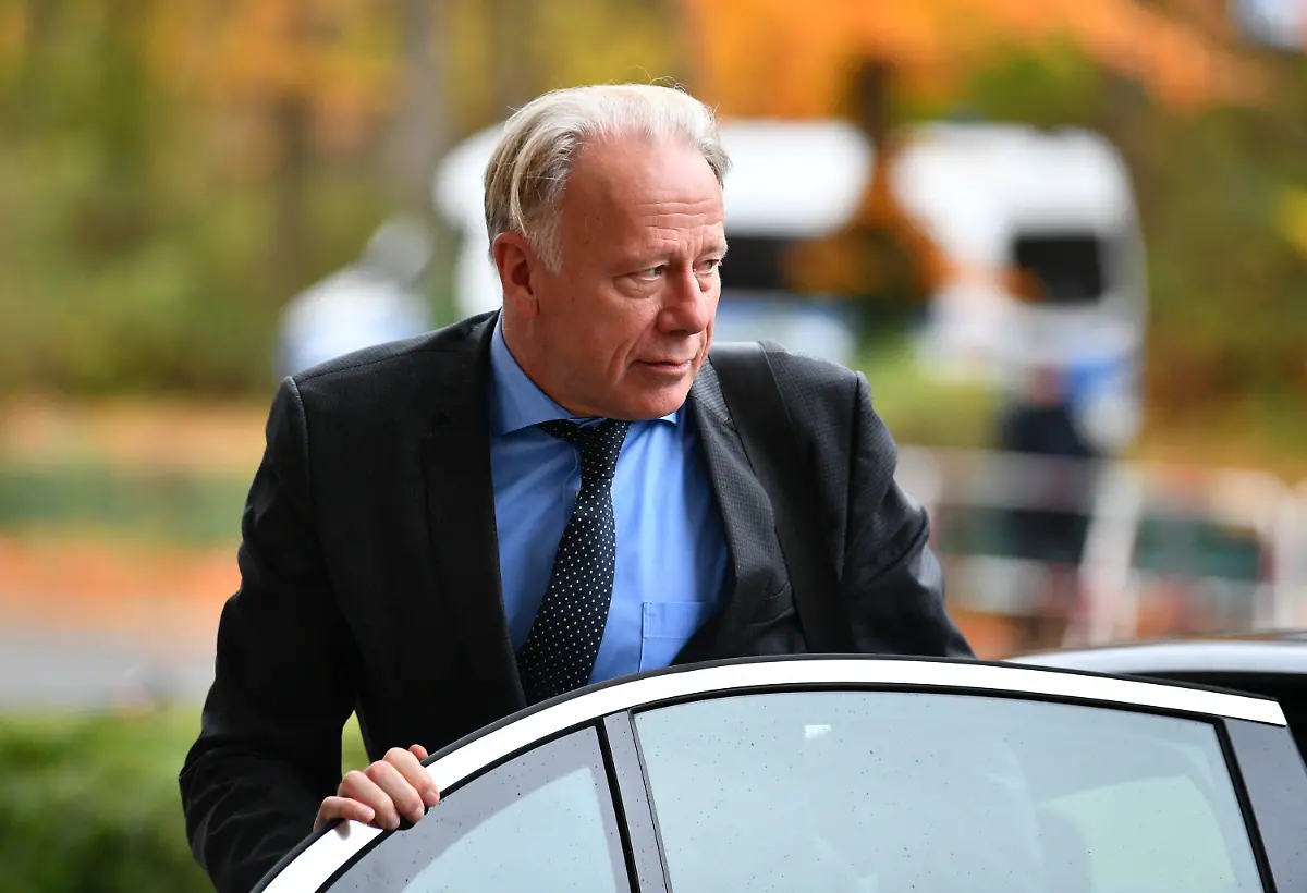 93e23a8126619d05c37ff3a3742604a9