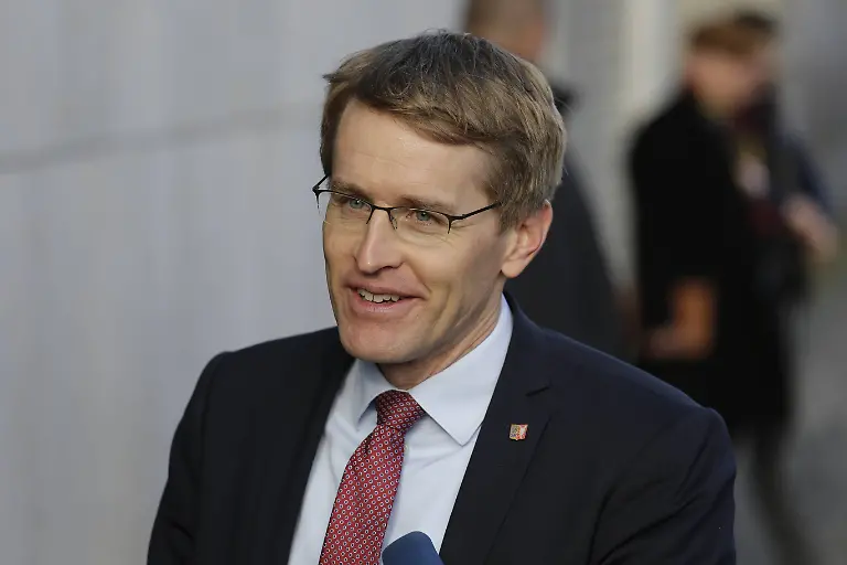 6476ea1e00cb07e3202cfda87d1cc4d2