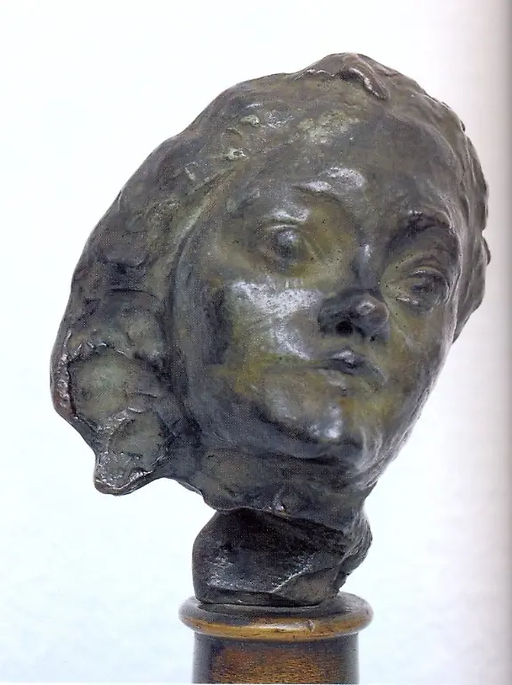 Rodin-Kleiner-Kopf-mit-Stupsnase