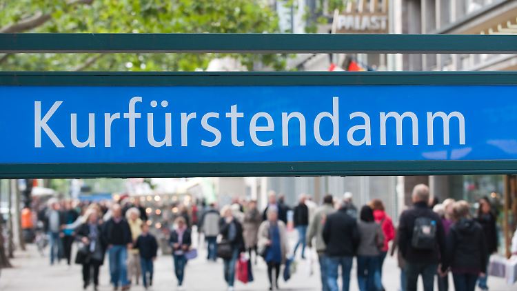 Der Kurfürstendamm zieht sich rund dreieinhalb Kilometer durch den Westen der Hauptstadt - der Boulevard ist bei Touristen genauso beliebt wie bei den Berlinern.