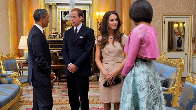 Kates Kleid (2. von rechts) ...